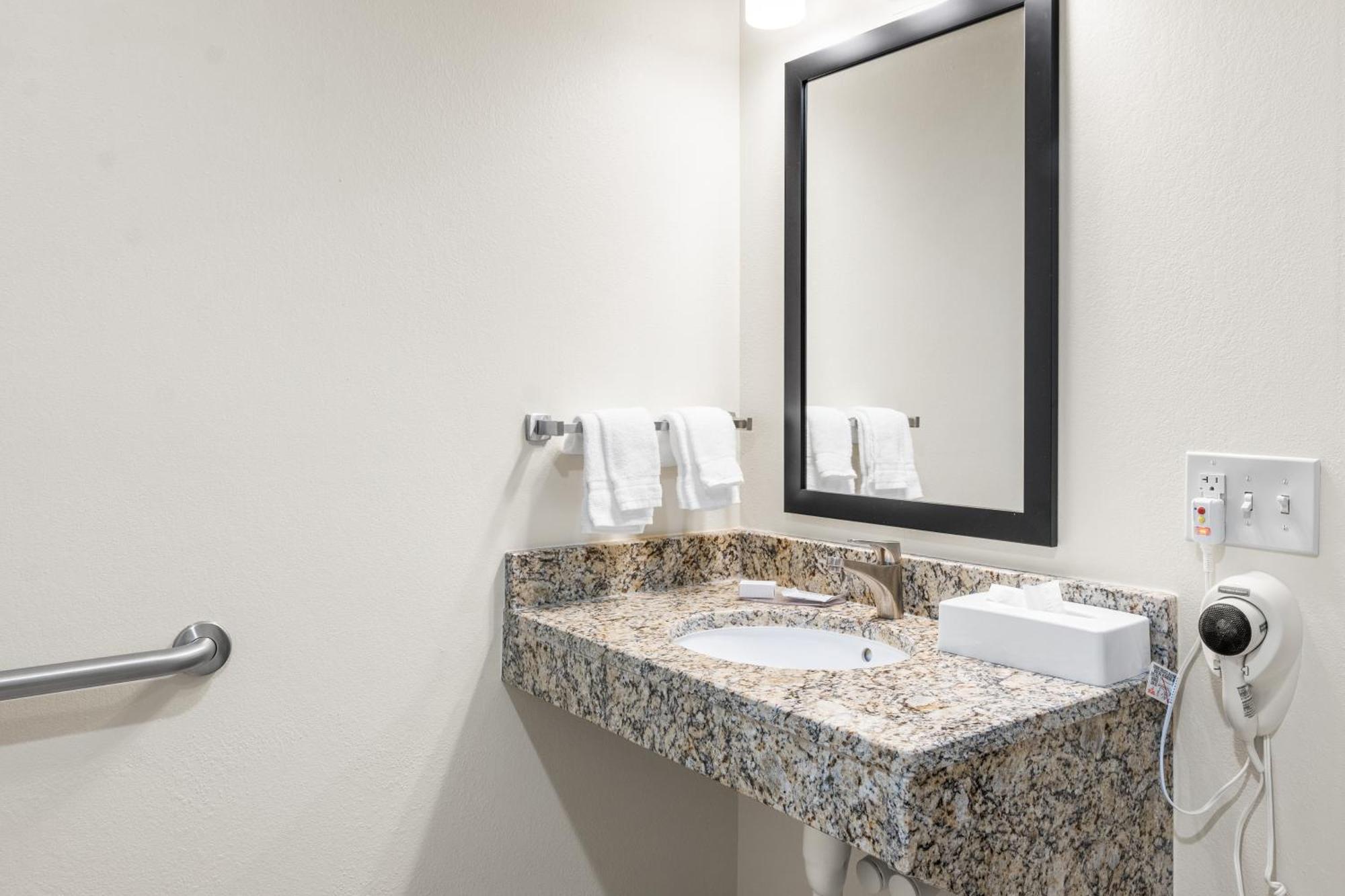 Cobblestone Hotel & Suites - Denmark エクステリア 写真